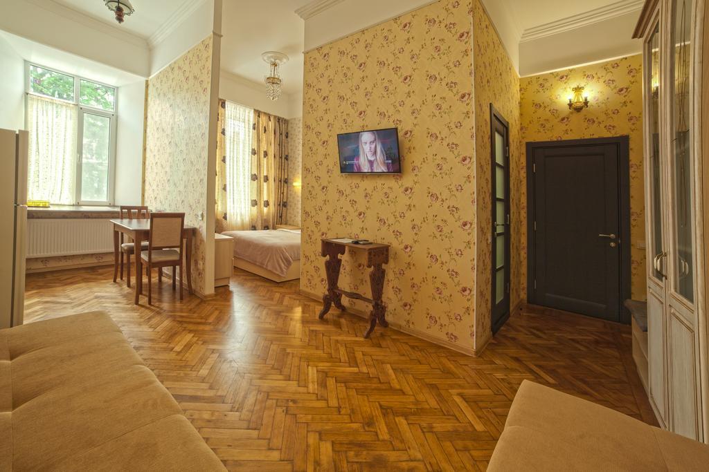 Apart Hotel Kvartira 1 Одесса Экстерьер фото